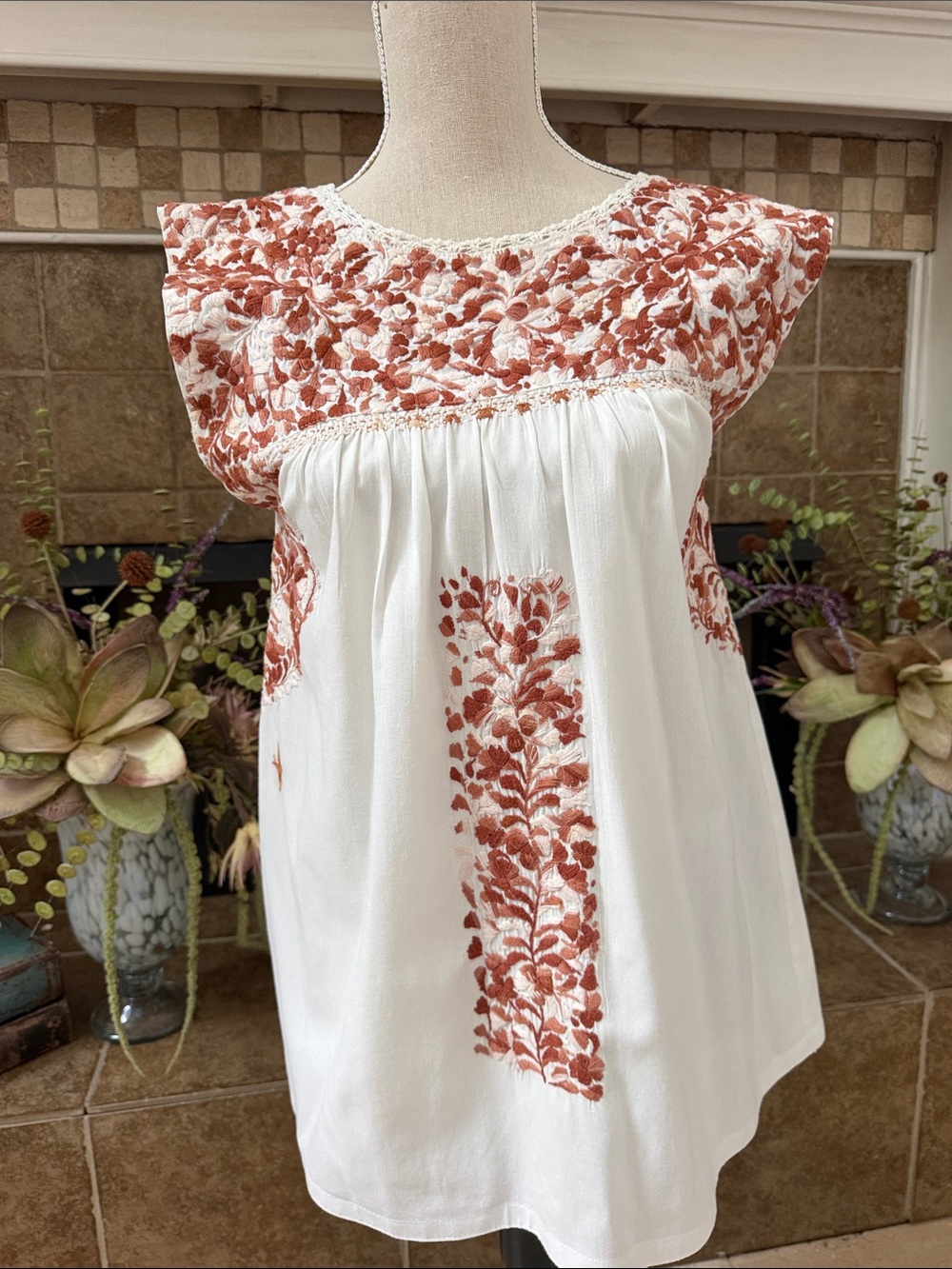 Mi Golondrina Top white brown embroidered sz S
